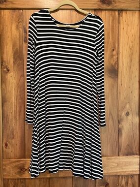 Old Navy Black and White Striped Long Sleeve Top